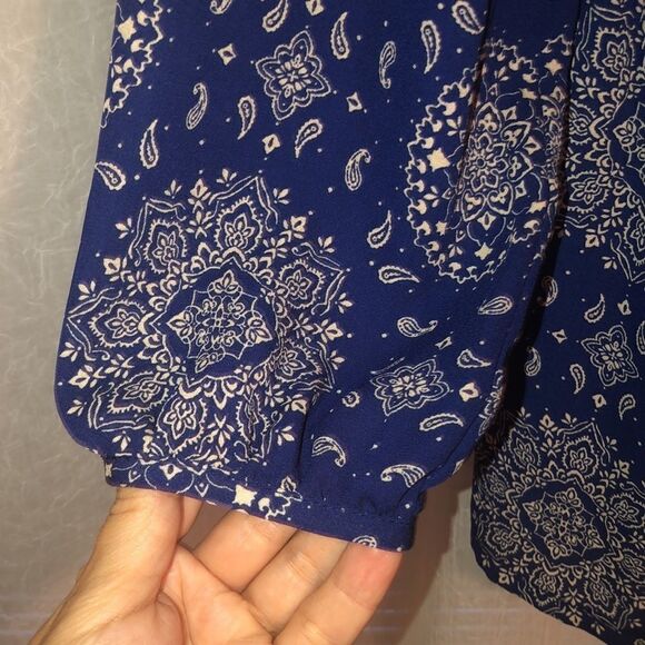 Forever 21 L Long Sleeve Paisley Navy White Romper - Picture 5 of 9